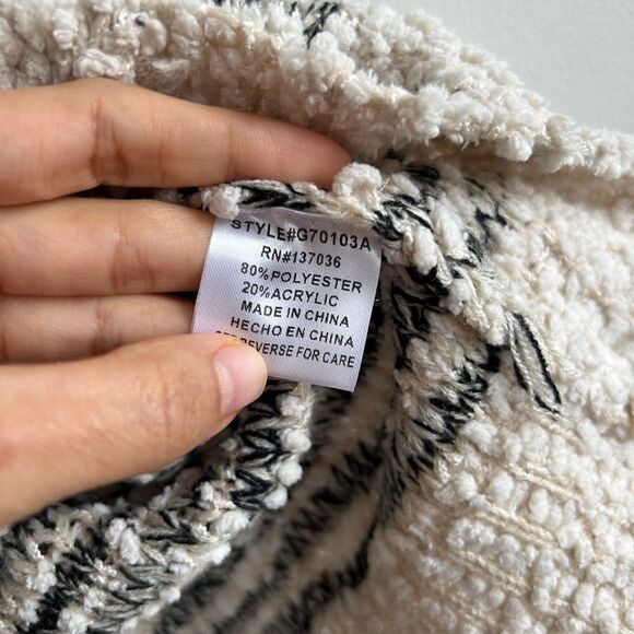 Altar’d State Buttoned Cardigan - Picture 4 of 7